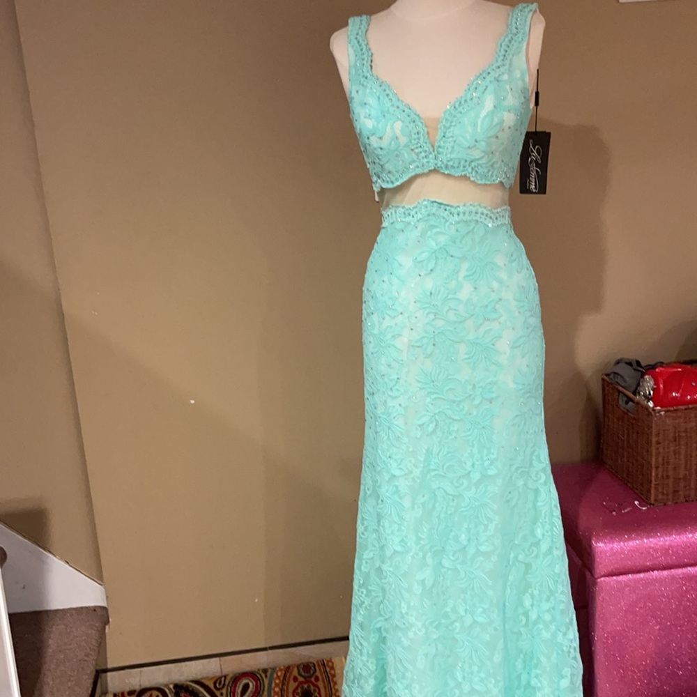 Prom dress NWT La Femme mint green lace glamour dress size 6&8
